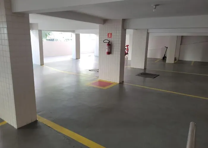 Apartamento no Centro de Pitangueiras, Guarujá - a 100m da Praia